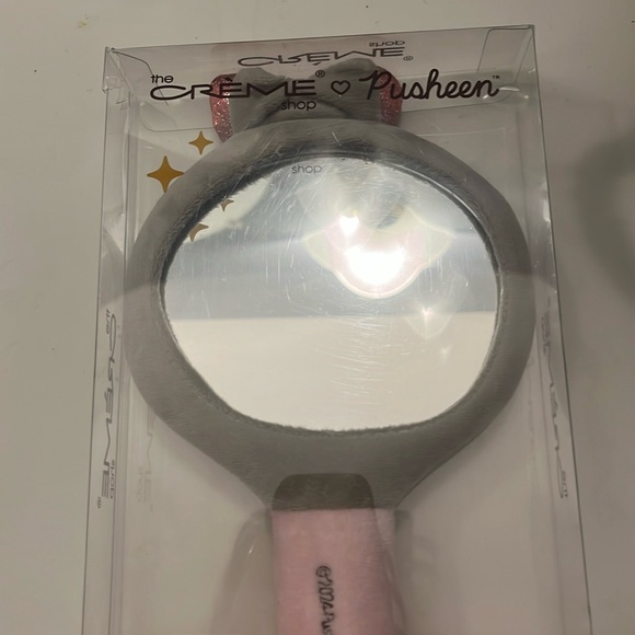 NIB! The Crème Pusheen Shop Plush Portable Mirror - Picture 3 of 7